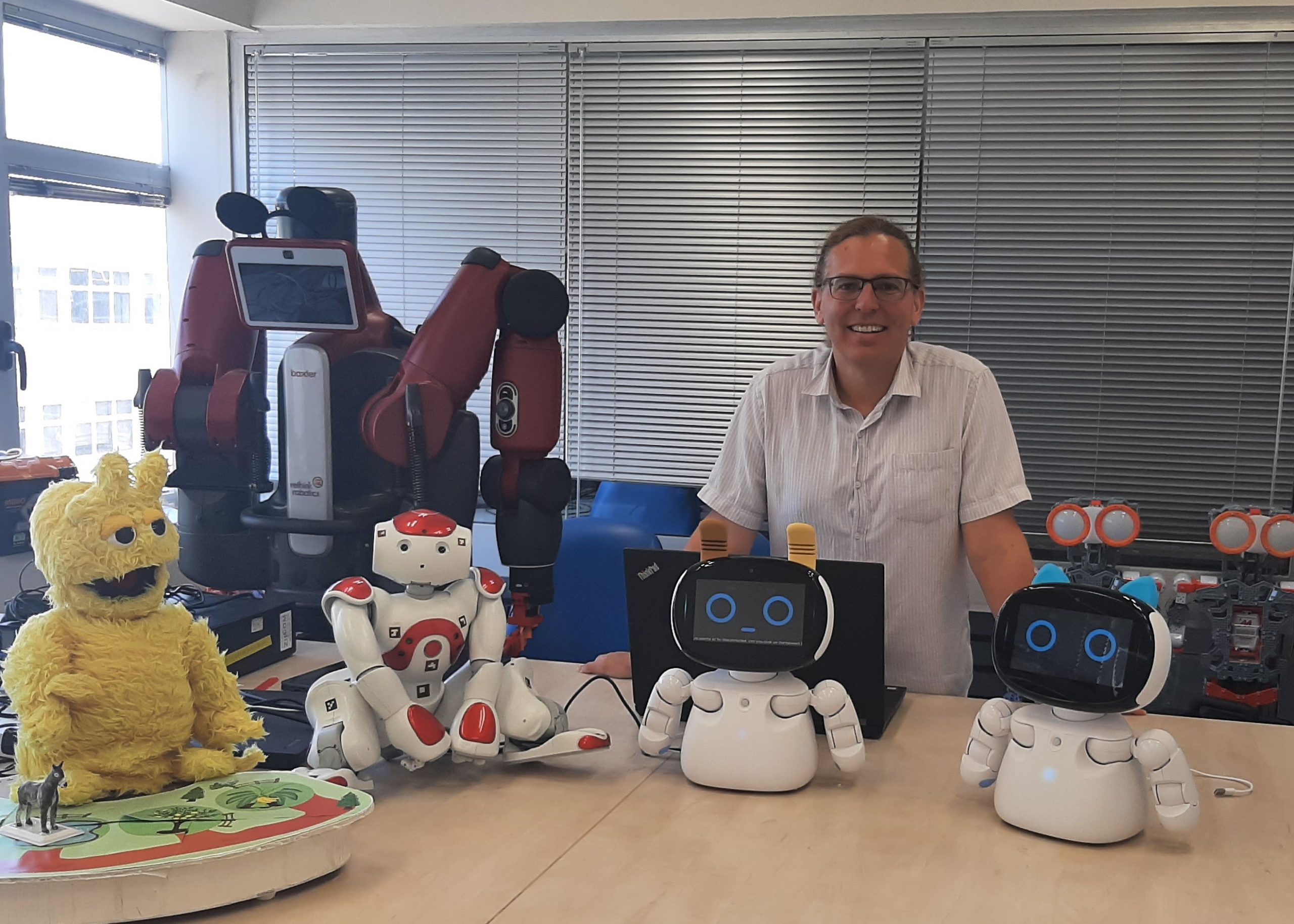 Goren Gordon and robots